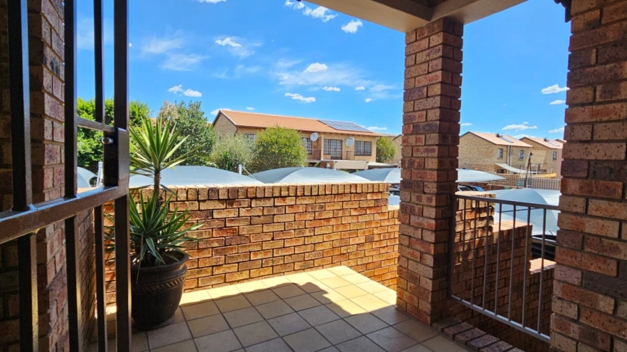 2 Bedroom Property for Sale in New Redruth Gauteng