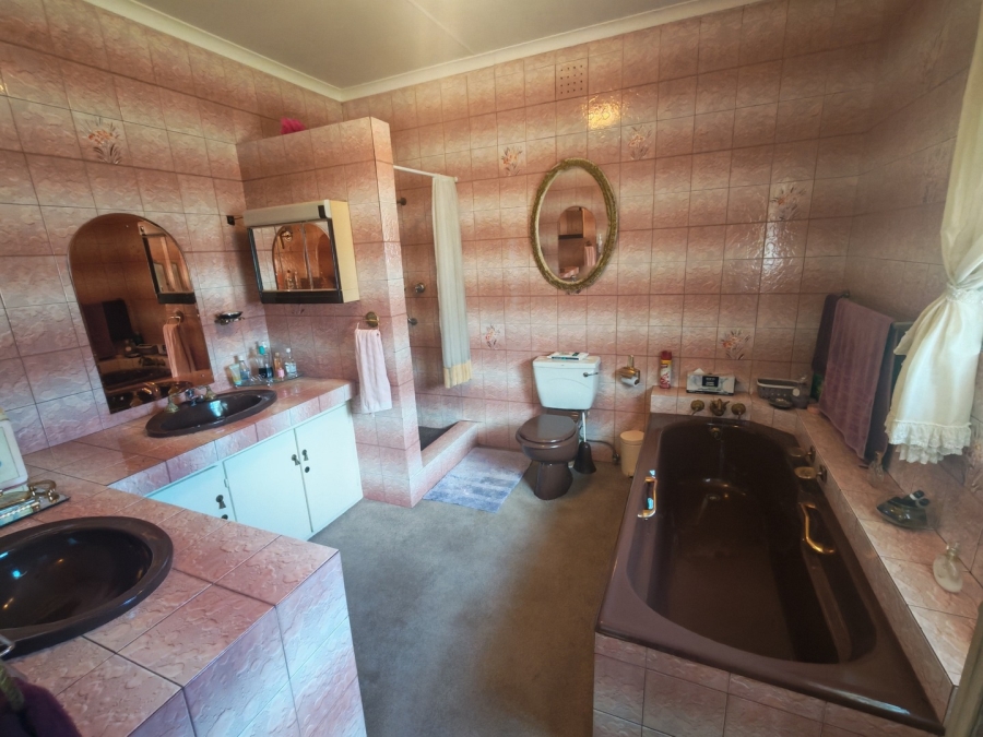 4 Bedroom Property for Sale in Raceview Gauteng