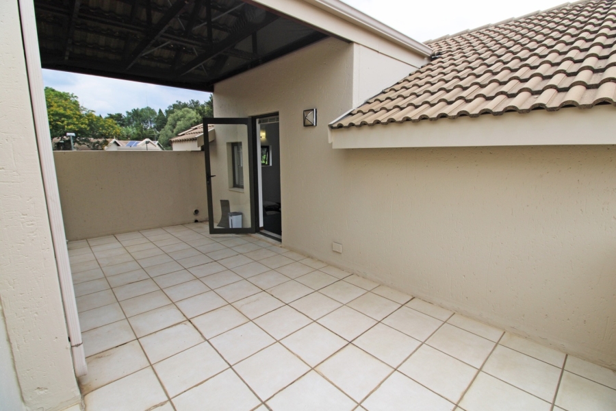 1 Bedroom Property for Sale in Bryanston Gauteng