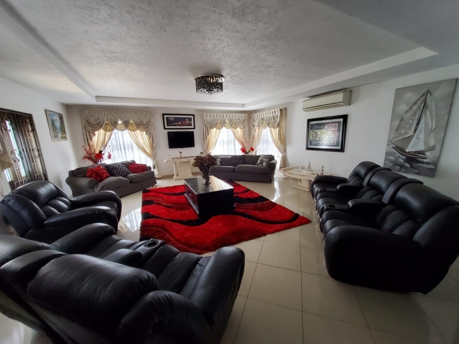 5 Bedroom Property for Sale in The Hill Gauteng