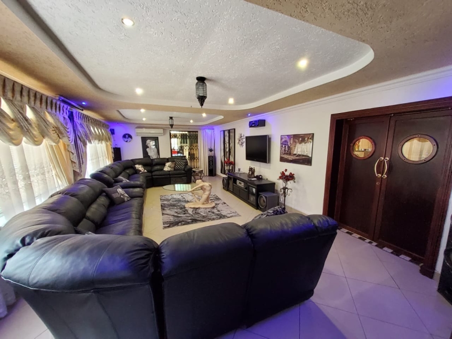 5 Bedroom Property for Sale in The Hill Gauteng