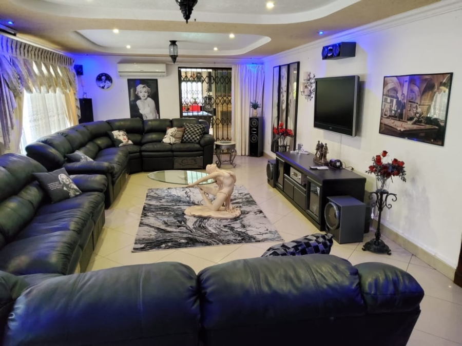 5 Bedroom Property for Sale in The Hill Gauteng