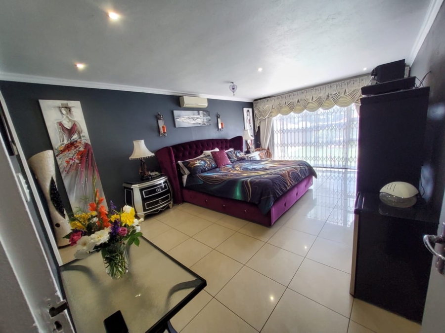 5 Bedroom Property for Sale in The Hill Gauteng