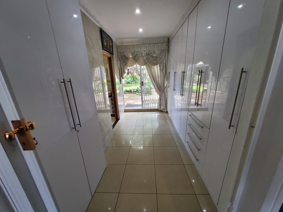 5 Bedroom Property for Sale in The Hill Gauteng