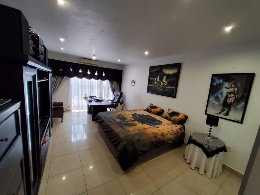 5 Bedroom Property for Sale in The Hill Gauteng
