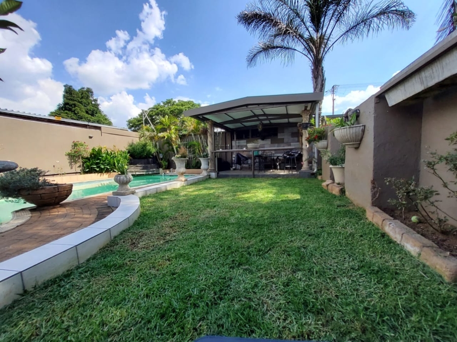 5 Bedroom Property for Sale in The Hill Gauteng