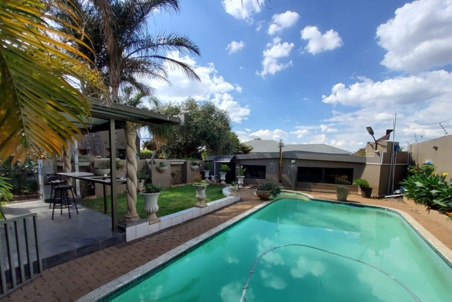 5 Bedroom Property for Sale in The Hill Gauteng