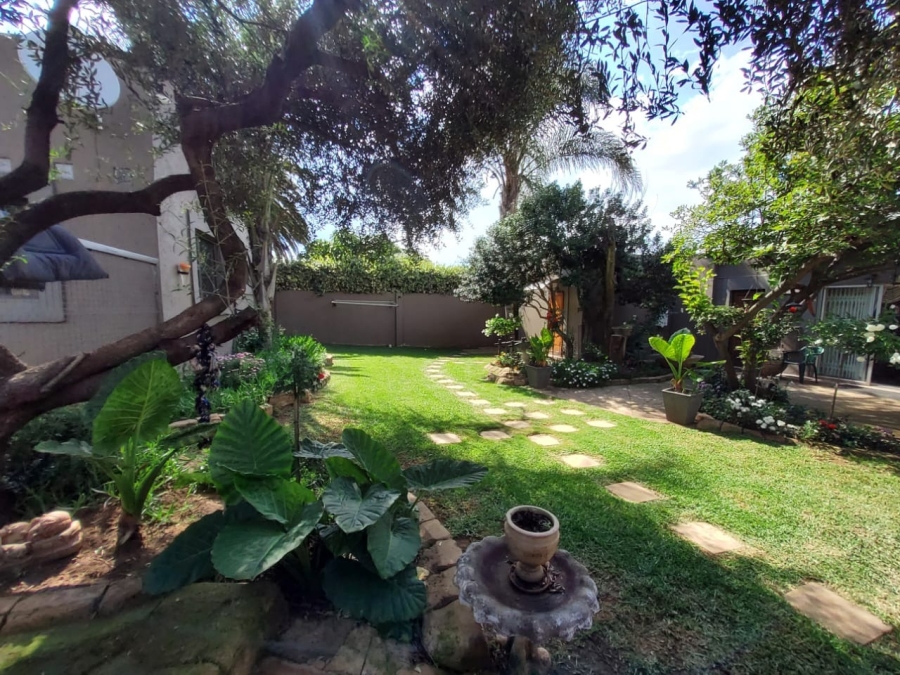 5 Bedroom Property for Sale in The Hill Gauteng