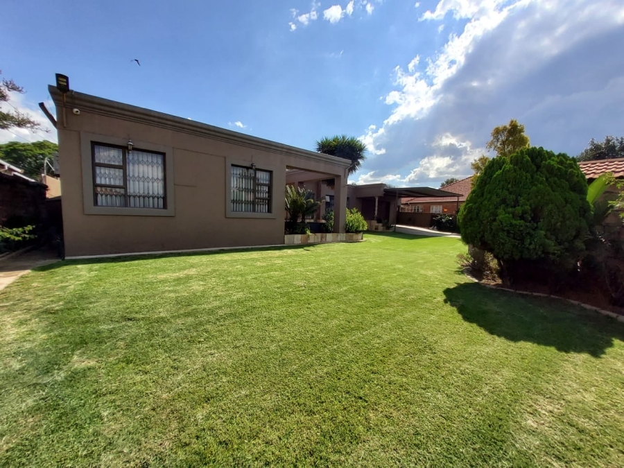 5 Bedroom Property for Sale in The Hill Gauteng