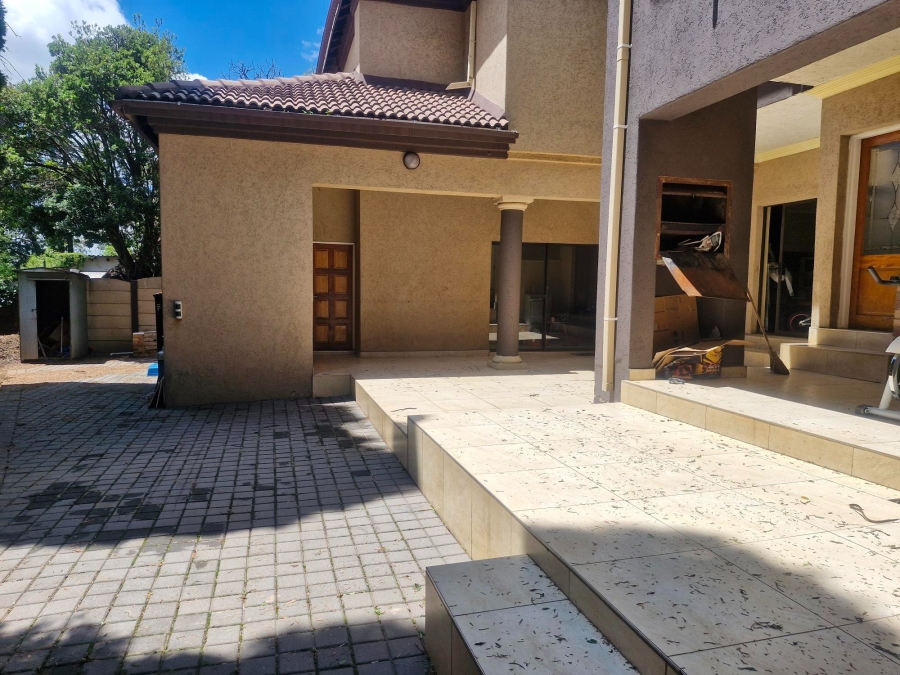 6 Bedroom Property for Sale in Edleen Gauteng