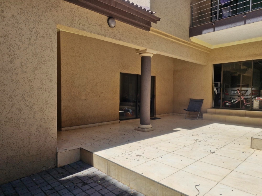 6 Bedroom Property for Sale in Edleen Gauteng