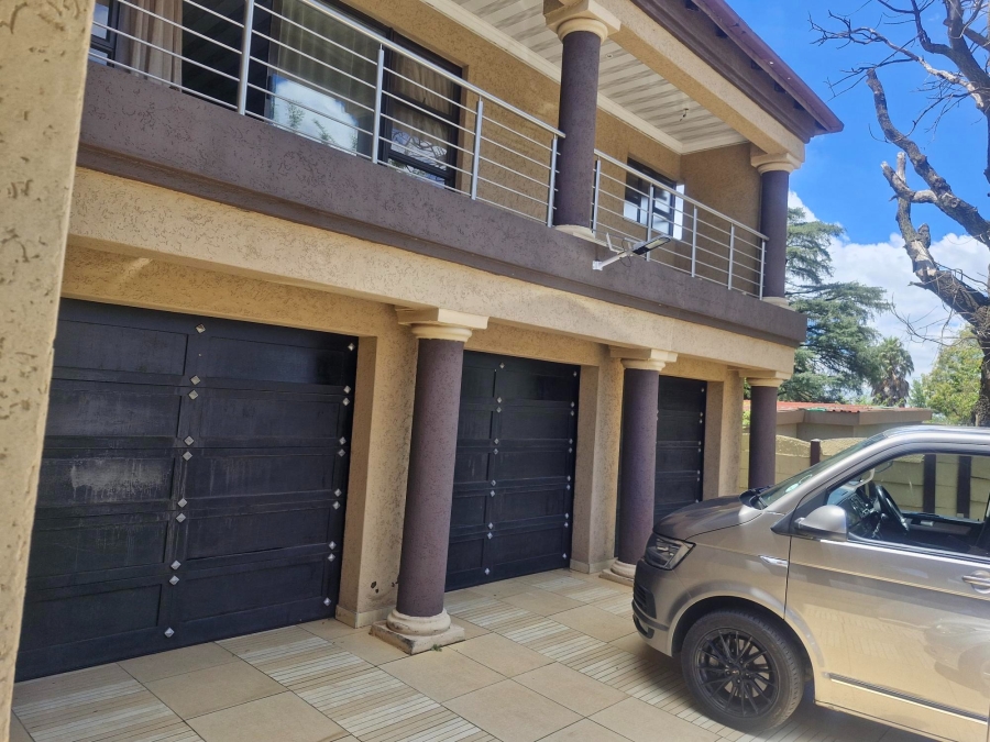 6 Bedroom Property for Sale in Edleen Gauteng