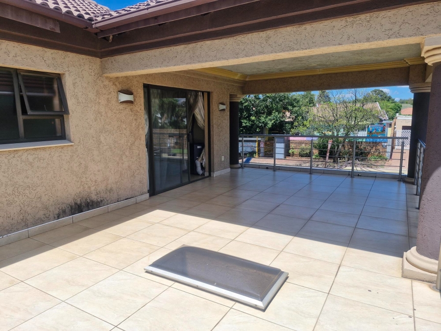 6 Bedroom Property for Sale in Edleen Gauteng