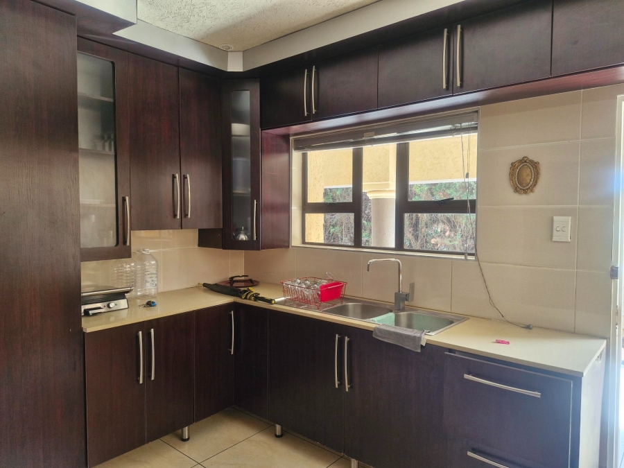 6 Bedroom Property for Sale in Edleen Gauteng