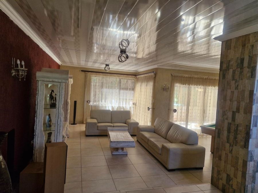 6 Bedroom Property for Sale in Edleen Gauteng