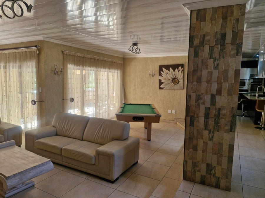 6 Bedroom Property for Sale in Edleen Gauteng