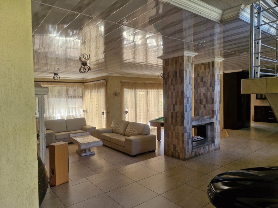 6 Bedroom Property for Sale in Edleen Gauteng