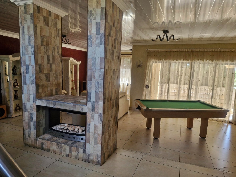 6 Bedroom Property for Sale in Edleen Gauteng