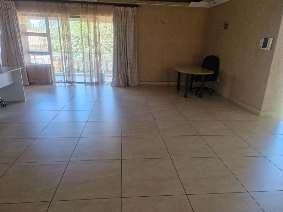 6 Bedroom Property for Sale in Edleen Gauteng