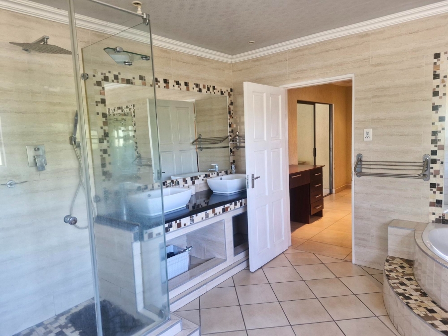 6 Bedroom Property for Sale in Edleen Gauteng