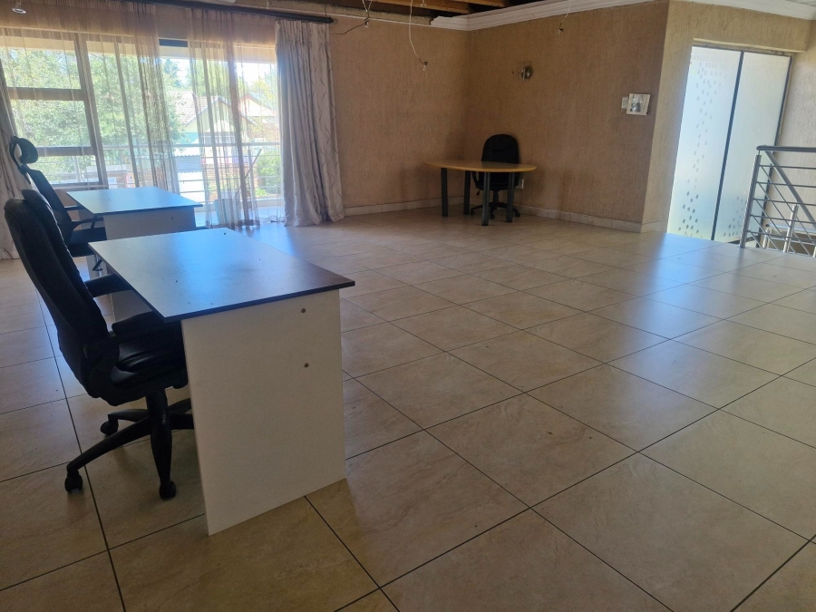 6 Bedroom Property for Sale in Edleen Gauteng