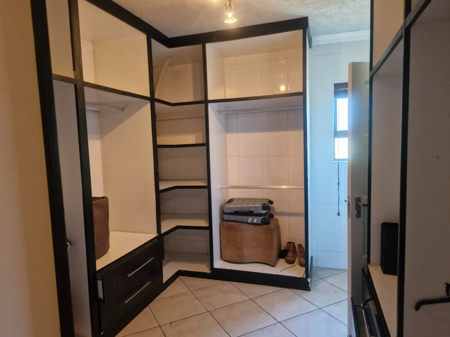 6 Bedroom Property for Sale in Edleen Gauteng