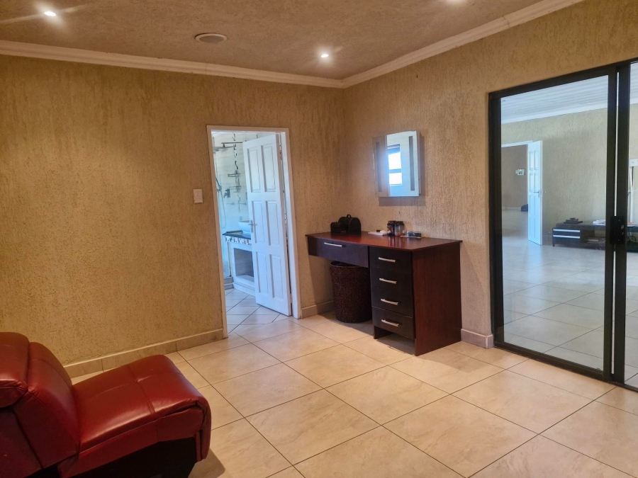 6 Bedroom Property for Sale in Edleen Gauteng
