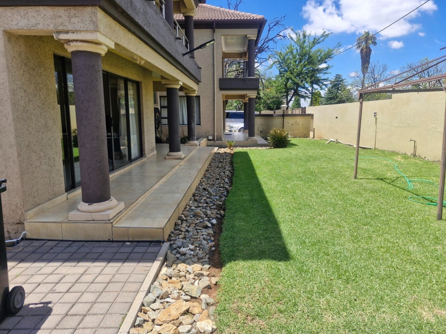 6 Bedroom Property for Sale in Edleen Gauteng