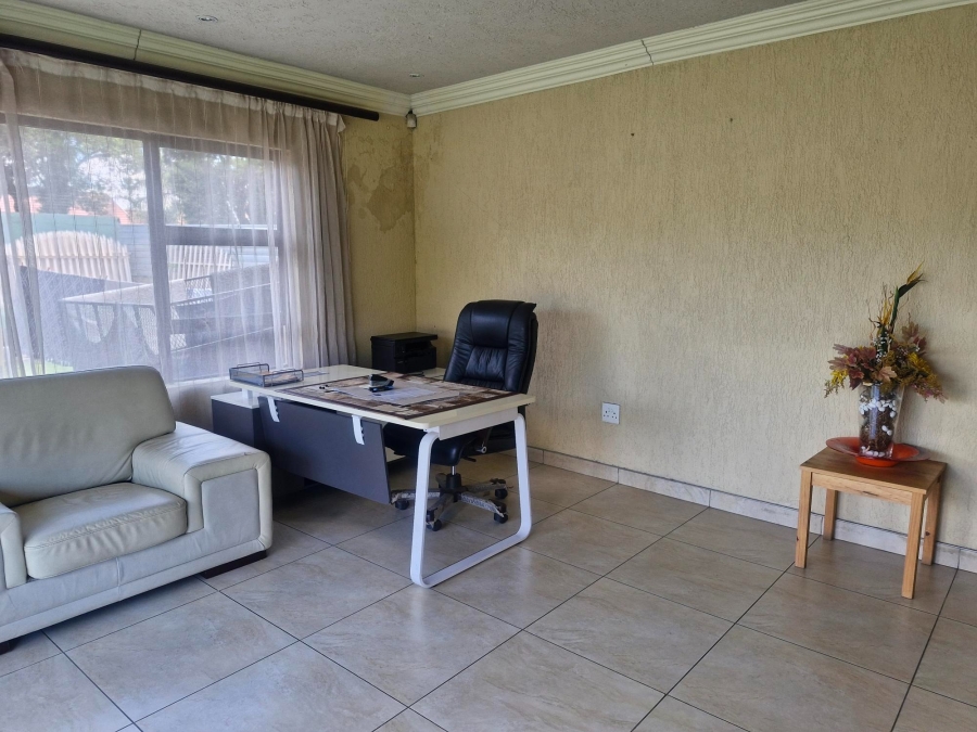 6 Bedroom Property for Sale in Edleen Gauteng