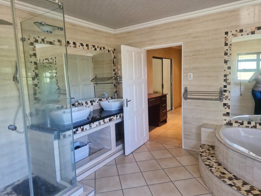6 Bedroom Property for Sale in Edleen Gauteng