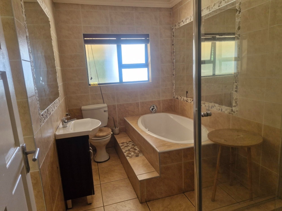 6 Bedroom Property for Sale in Edleen Gauteng