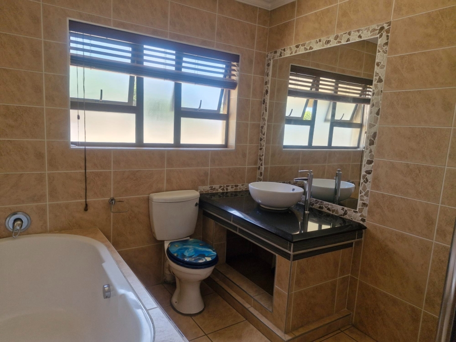 6 Bedroom Property for Sale in Edleen Gauteng