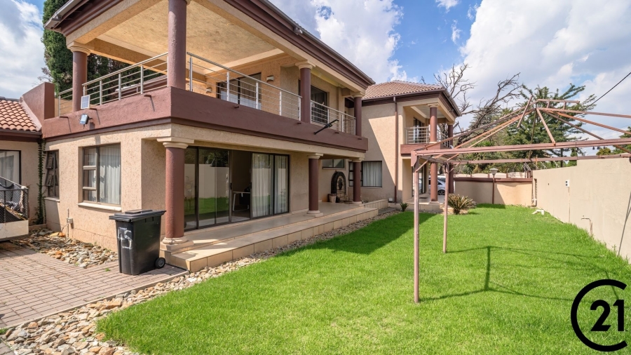 6 Bedroom Property for Sale in Edleen Gauteng