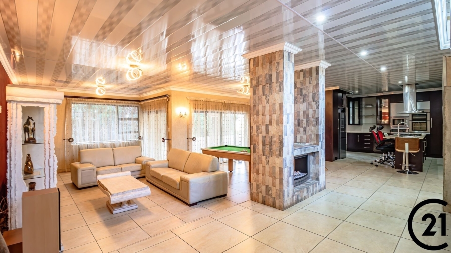 6 Bedroom Property for Sale in Edleen Gauteng