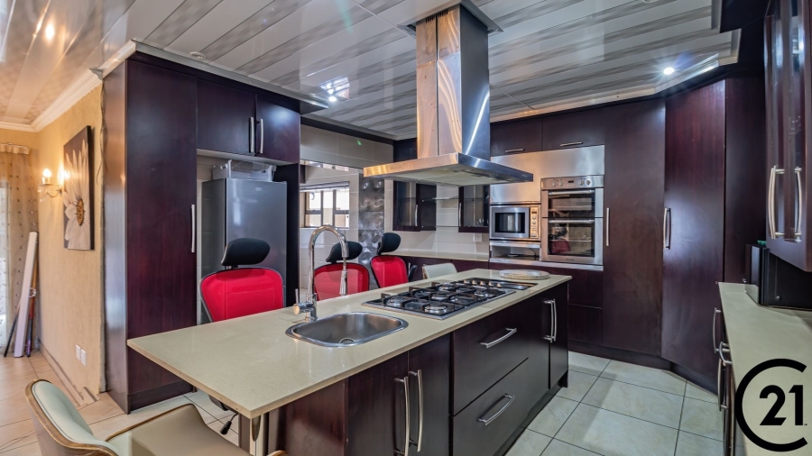 6 Bedroom Property for Sale in Edleen Gauteng