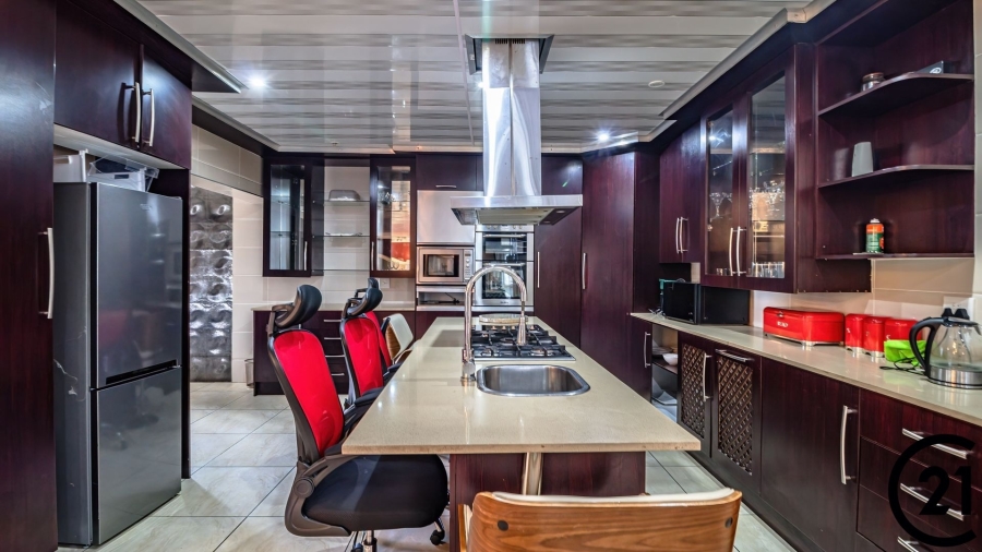6 Bedroom Property for Sale in Edleen Gauteng