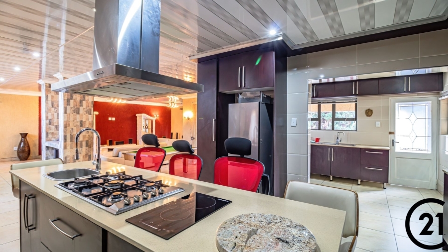 6 Bedroom Property for Sale in Edleen Gauteng
