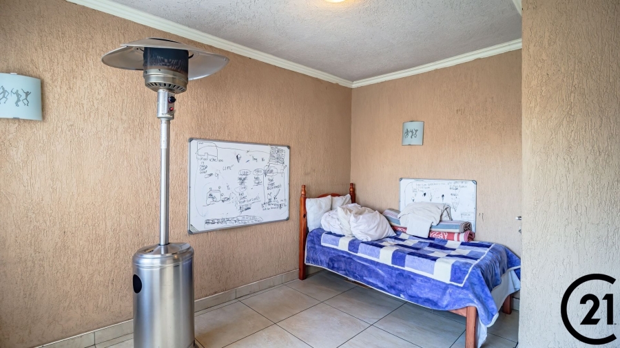 6 Bedroom Property for Sale in Edleen Gauteng