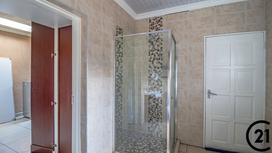 6 Bedroom Property for Sale in Edleen Gauteng