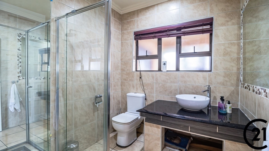 6 Bedroom Property for Sale in Edleen Gauteng