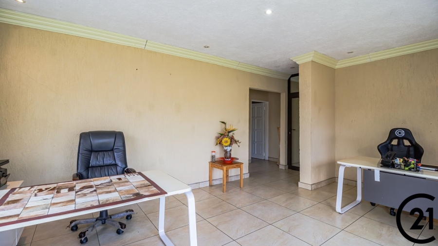 6 Bedroom Property for Sale in Edleen Gauteng