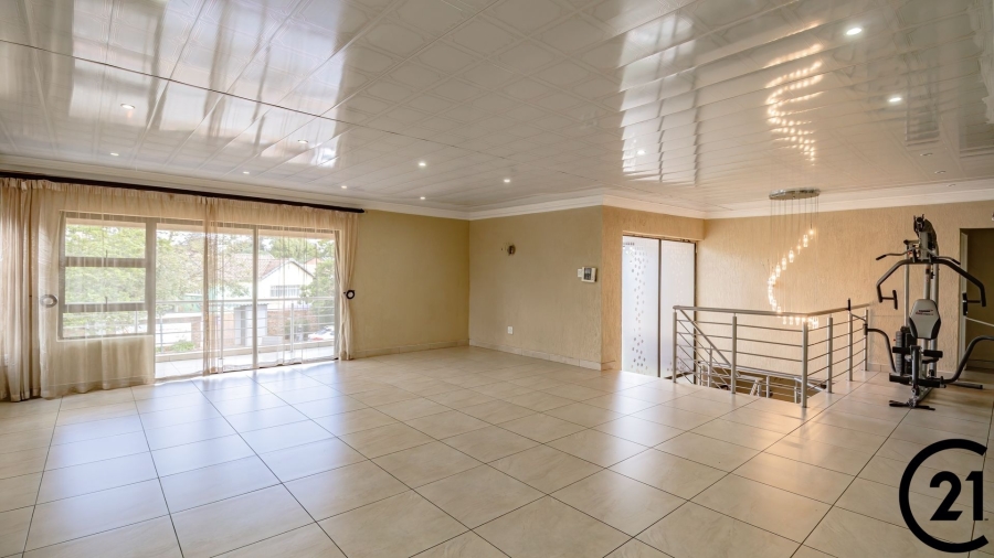 6 Bedroom Property for Sale in Edleen Gauteng