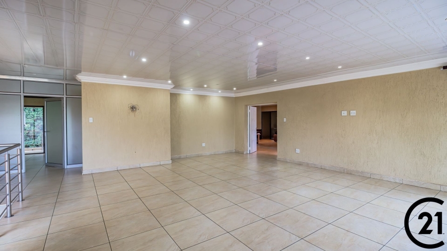 6 Bedroom Property for Sale in Edleen Gauteng