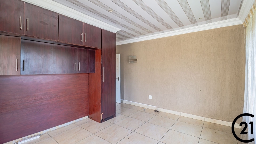 6 Bedroom Property for Sale in Edleen Gauteng