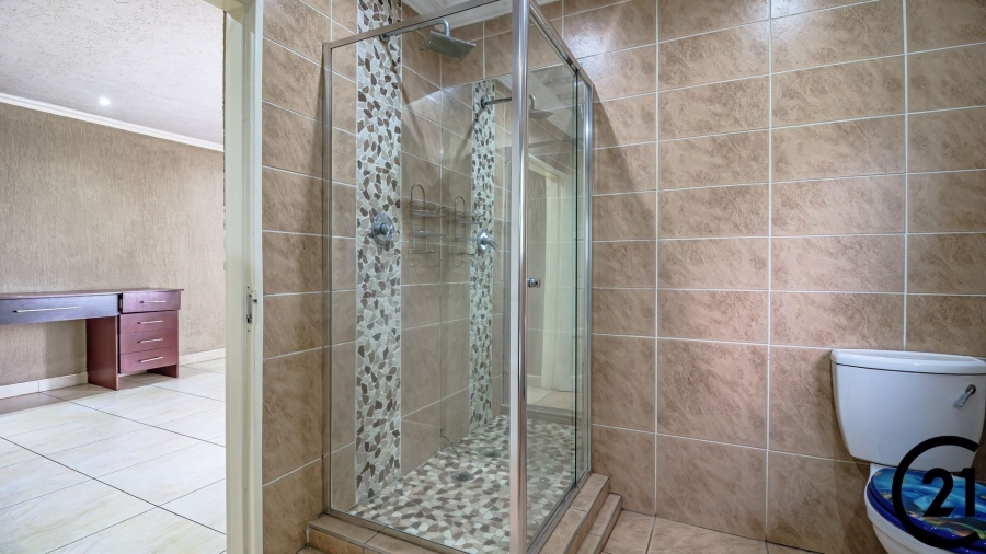 6 Bedroom Property for Sale in Edleen Gauteng