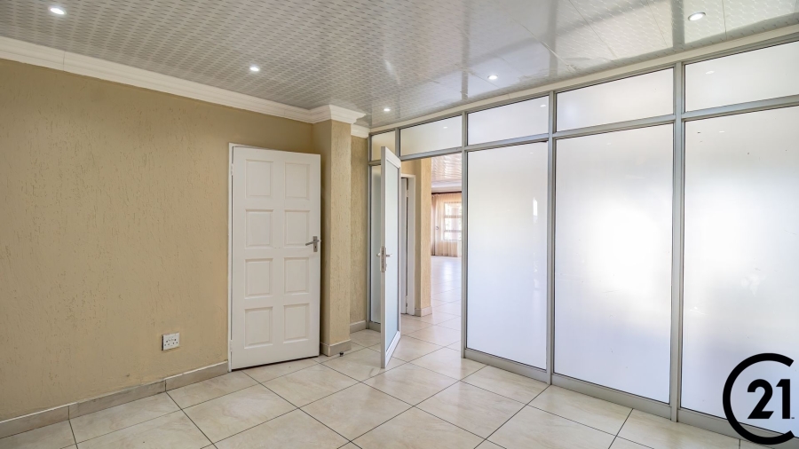 6 Bedroom Property for Sale in Edleen Gauteng