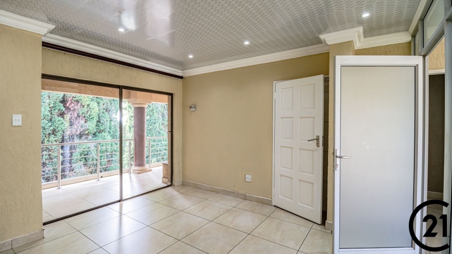 6 Bedroom Property for Sale in Edleen Gauteng