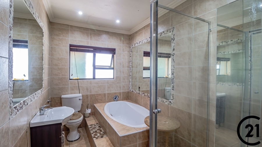 6 Bedroom Property for Sale in Edleen Gauteng