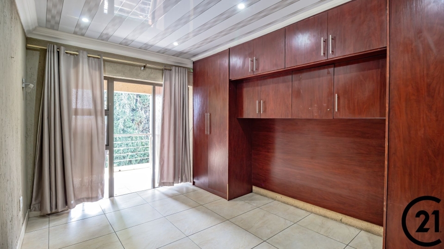 6 Bedroom Property for Sale in Edleen Gauteng
