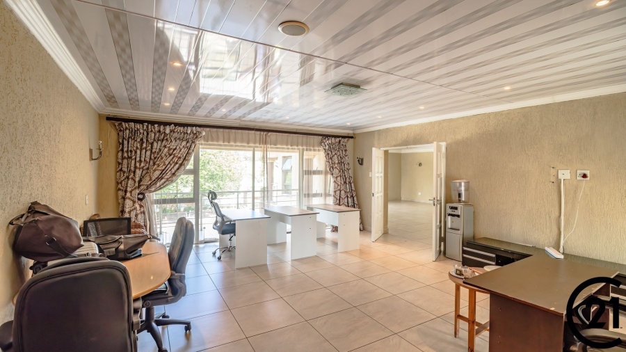 6 Bedroom Property for Sale in Edleen Gauteng